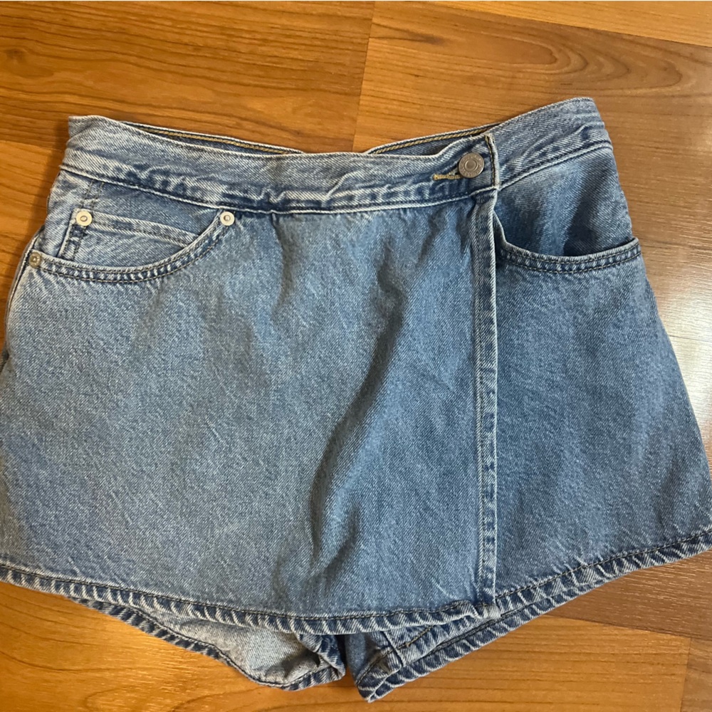 Levi’s denim skort, worn once